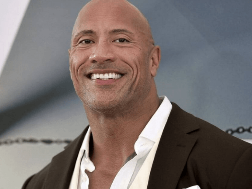 Dwayne Johnson provon fatin në rap