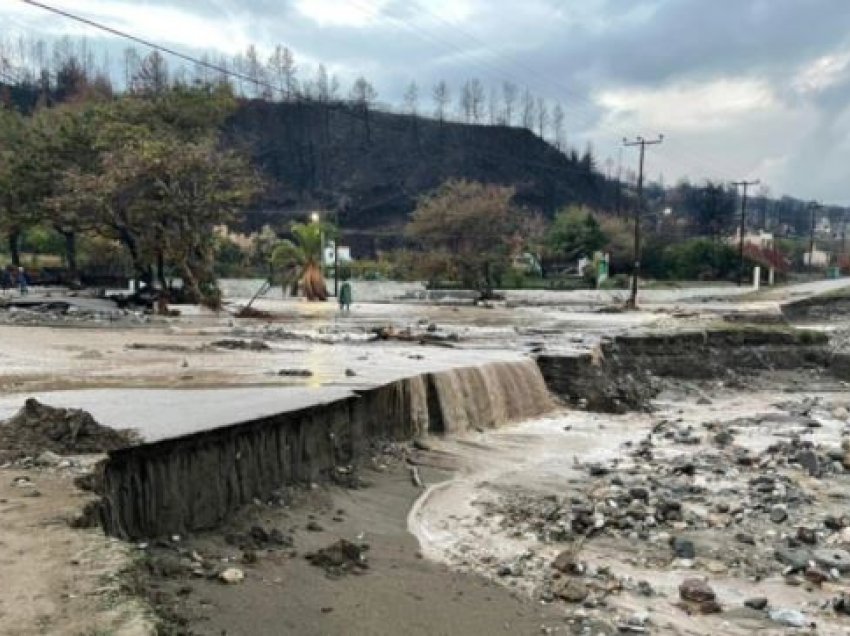 Moti i keq ‘godet’ Athinën, zonat që u përpinë nga zjarret muaj më parë kthehen në lumenj