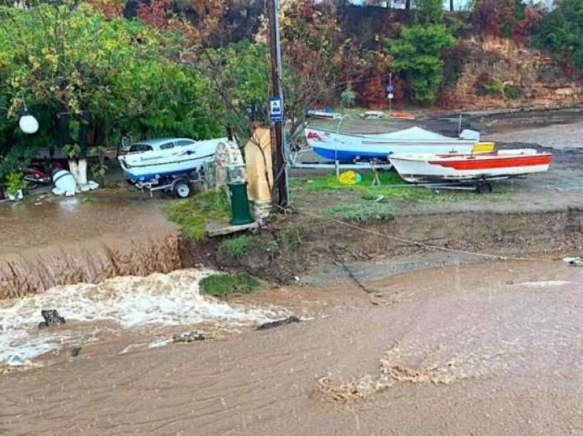 Situatë dramatike nga vërshimet në Greqi, qindra shtëpi përmbyten