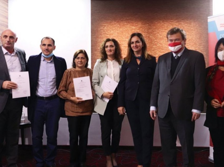 Ministrja Nagavci mori pjesë në ceremoninë përmbyllëse të projektit “Shkolla takon biznesin”