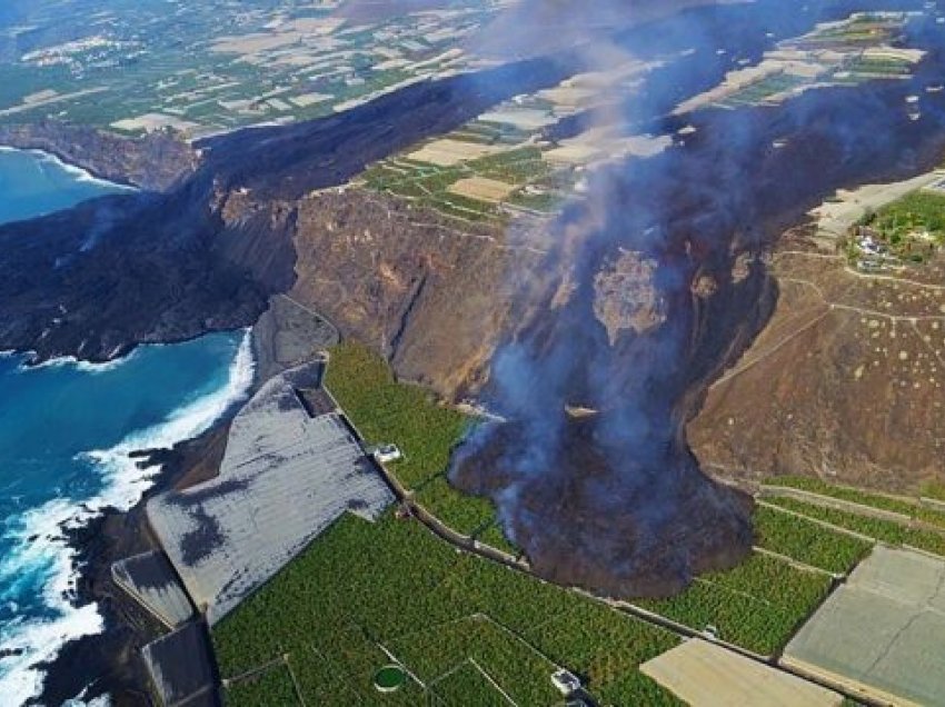 Vullkani në La Palma krijon sipërfaqe të madhe toke në oqean