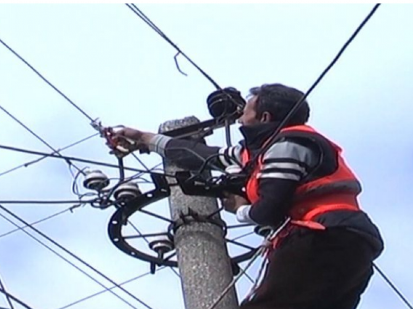 Lidhje të paligjshme të energjisë dhe ndërhyrje në matës elektrikë, arrestohen 2 persona