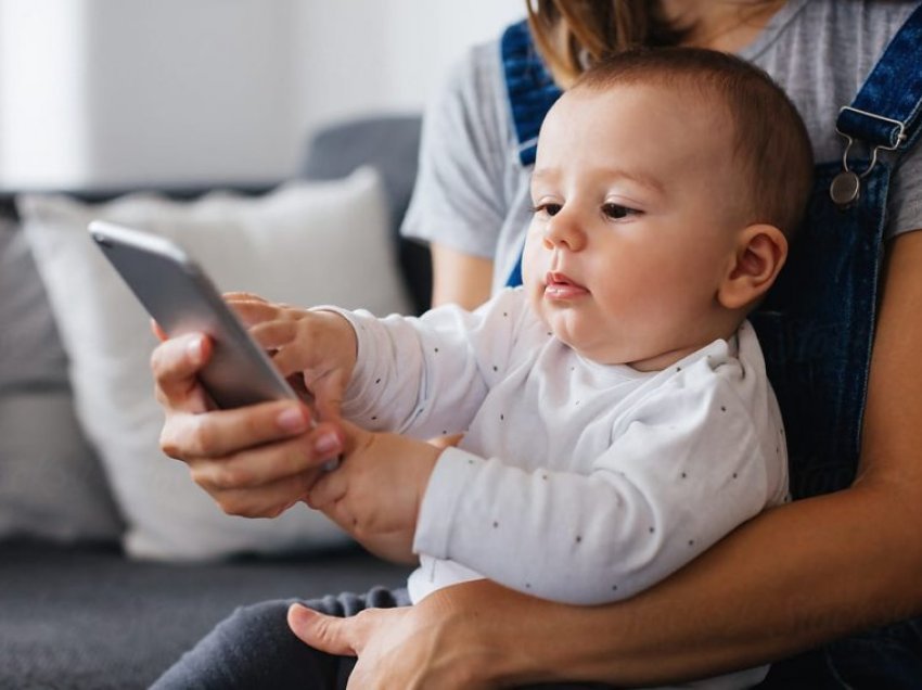 Para se t’ua lini telefonin në duar fëmijëve, lexojeni këtë