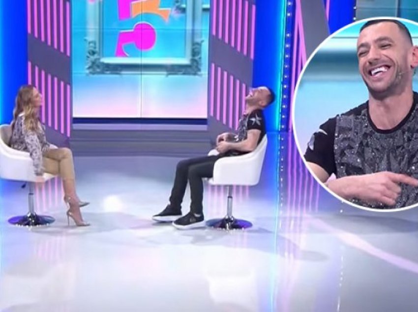 Kështu reagon Stresi kur moderatorja gabimisht i drejtohet me emrin “Noizy”