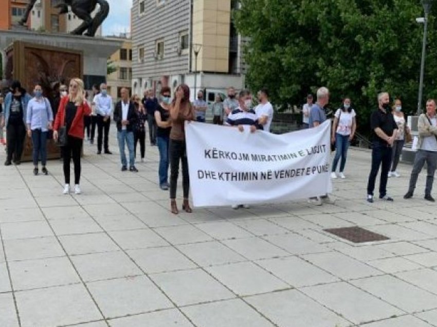 Punëtorët e Lotarisë në protestë, thonë se që nga viti i kaluar nuk kanë marrë paga