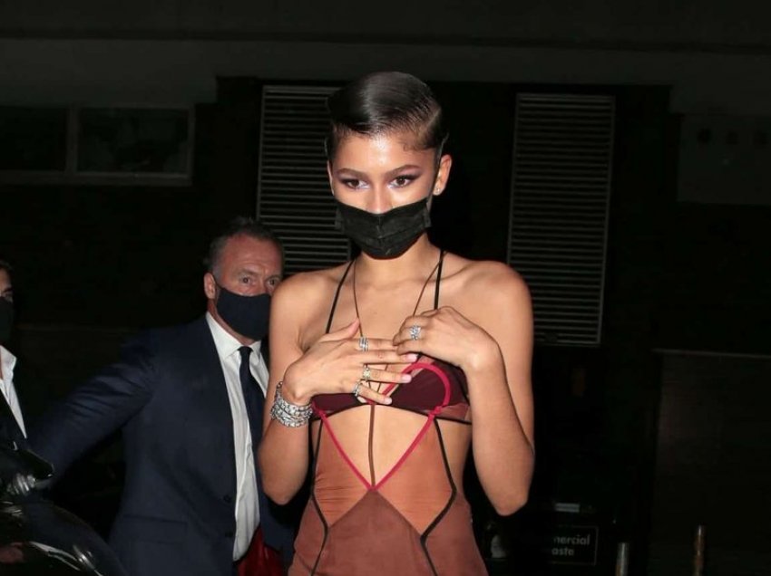 Zendaya shkëlqen me fustanin e dizajneres shqiptare