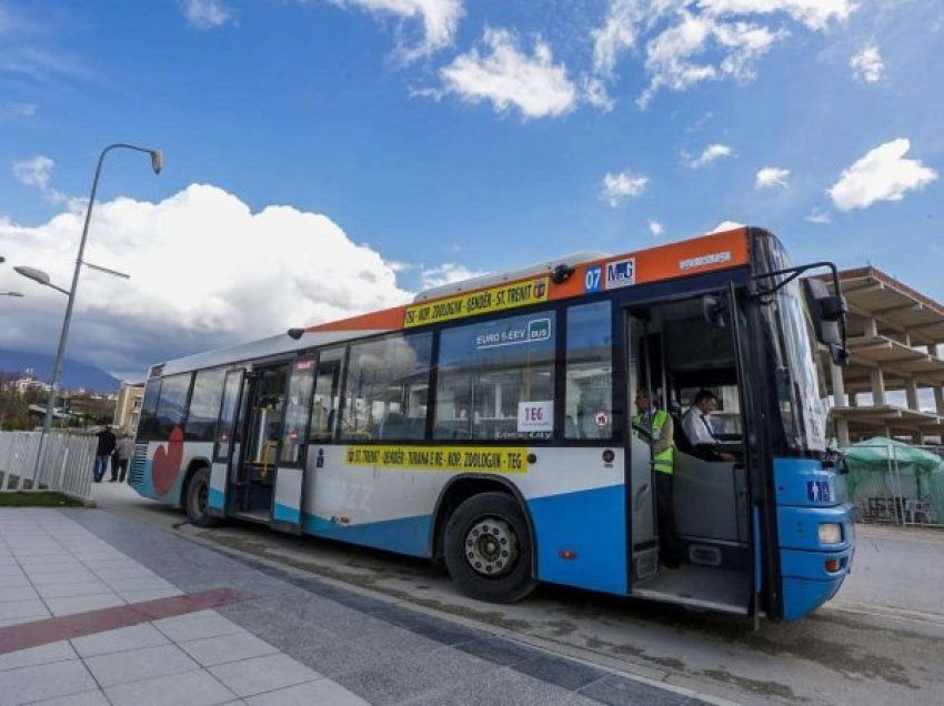 Veliaj paralajmëron për heqjen e licencës një tjetër linjë urbane