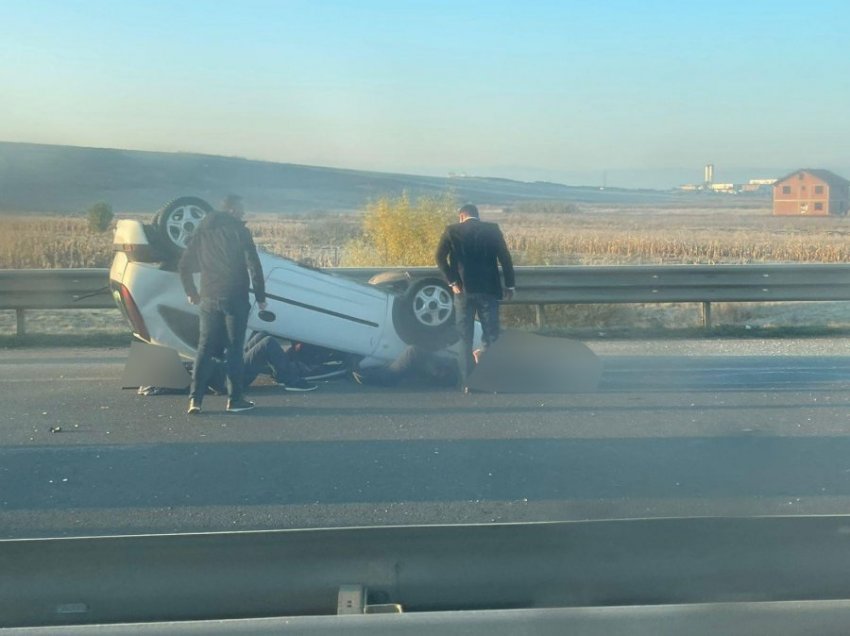 Aksident i rëndë trafiku në mes të disa automjeteve në magjistralen Prishtinë-Fushë Kosovë