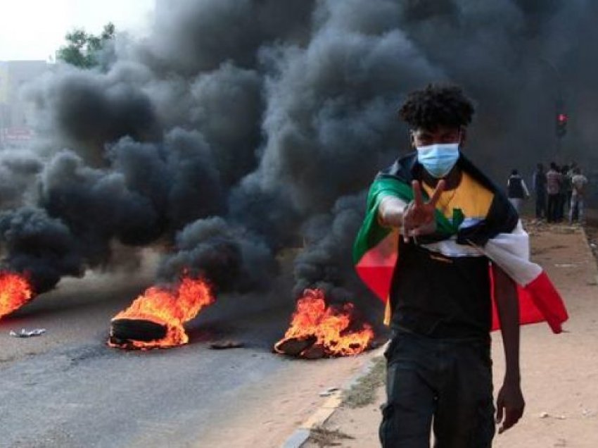 Sundimtari ushtarak i Sudanit shpall gjendjen e jashtëzakonshme kombëtare