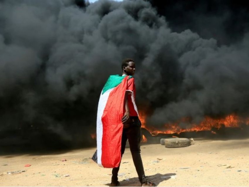 Disa të vrarë dhe të plagosur në protestat kundër puçit në Sudan