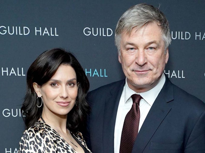 Bashkëshortja e Alec Baldwin flet për herë të parë pas ngjarjes tragjike, ku u vra kinematografja Halyna Hutchins