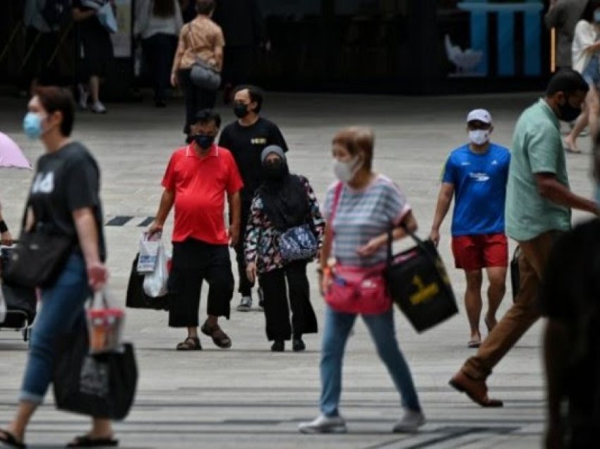 Singapori regjistron rekord rastesh të reja me COVID-19