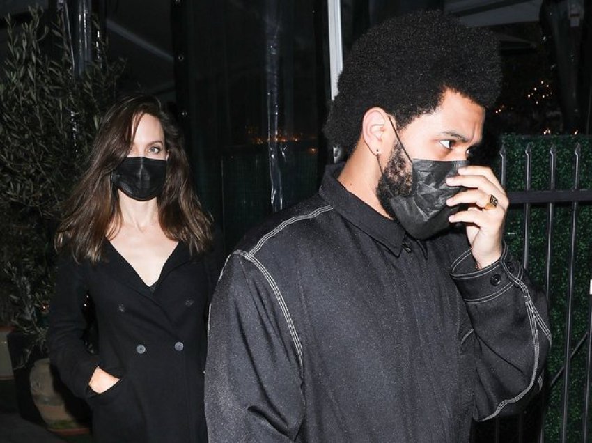 Dyshimet për një lidhje me The Weeknd, Angelina Jolie reagon për herë të parë