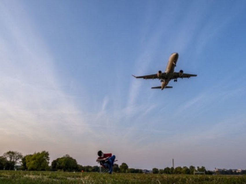 ​COVID-19 mund të zbulohet në sistemin e ujërave të zeza të avionit