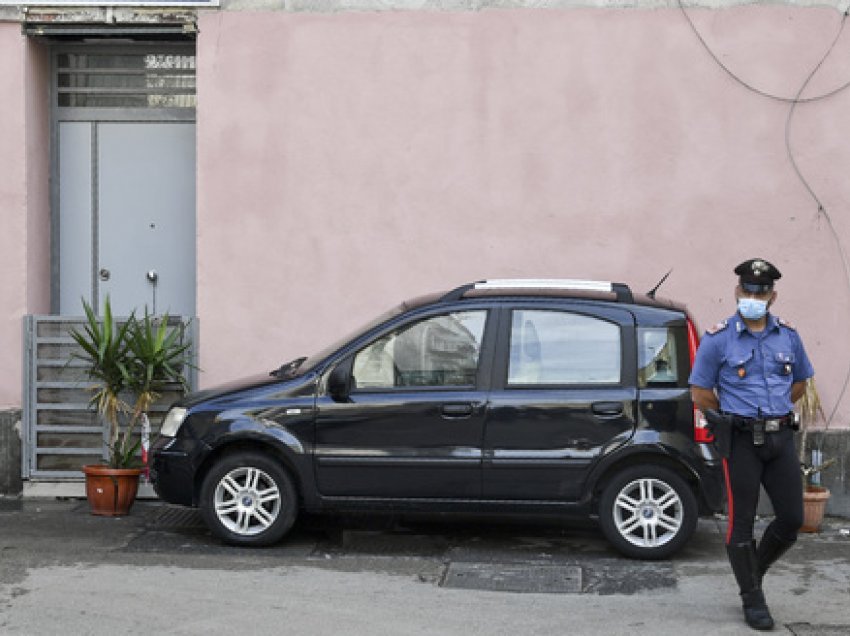 Dy studentë qëllohen për vdekje në Napoli