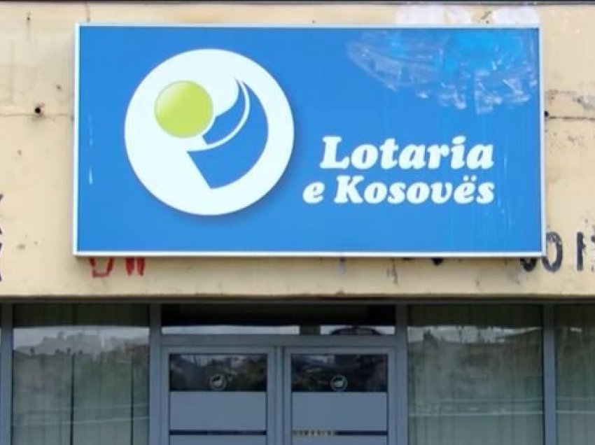 Punëtorët e Lotarisë së Kosovës protestojnë para Qeverisë