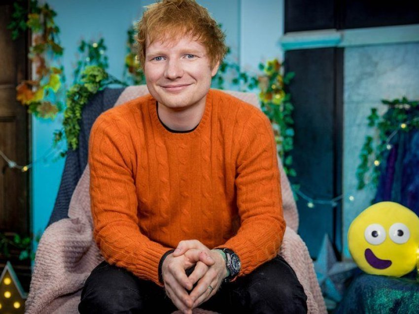 Ed Sheeran tregon personazhin e famshëm që e telefon çdo ditë