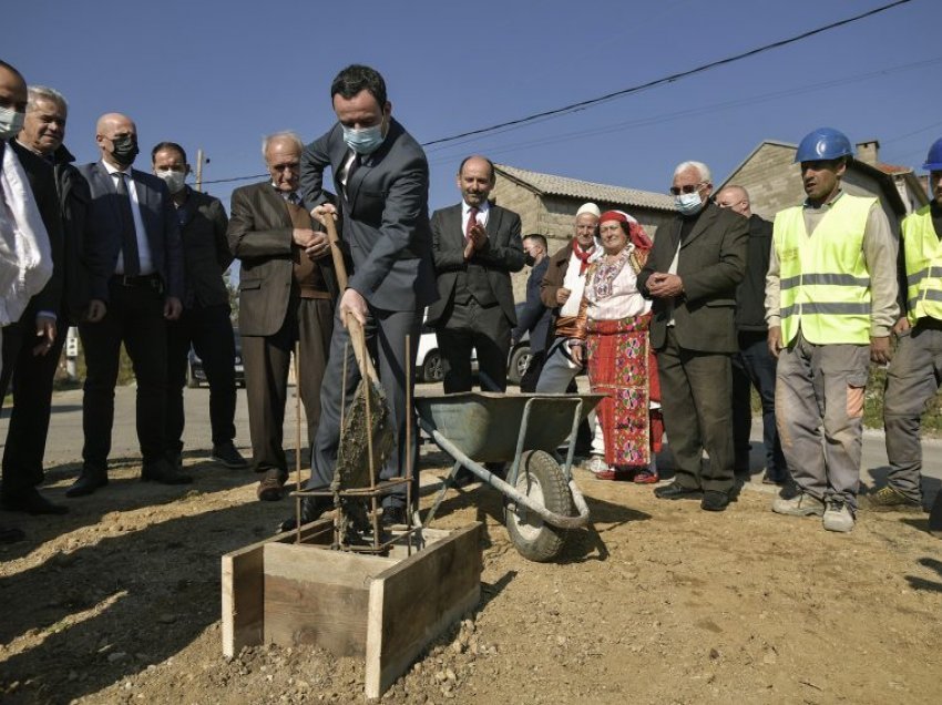 Kurti merr pjesë në ceremoninë e gurthemelit të monumentit “Nëna e Zymit”