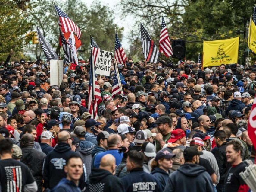 Zjarrfikësit në New York kundër vaksinimit