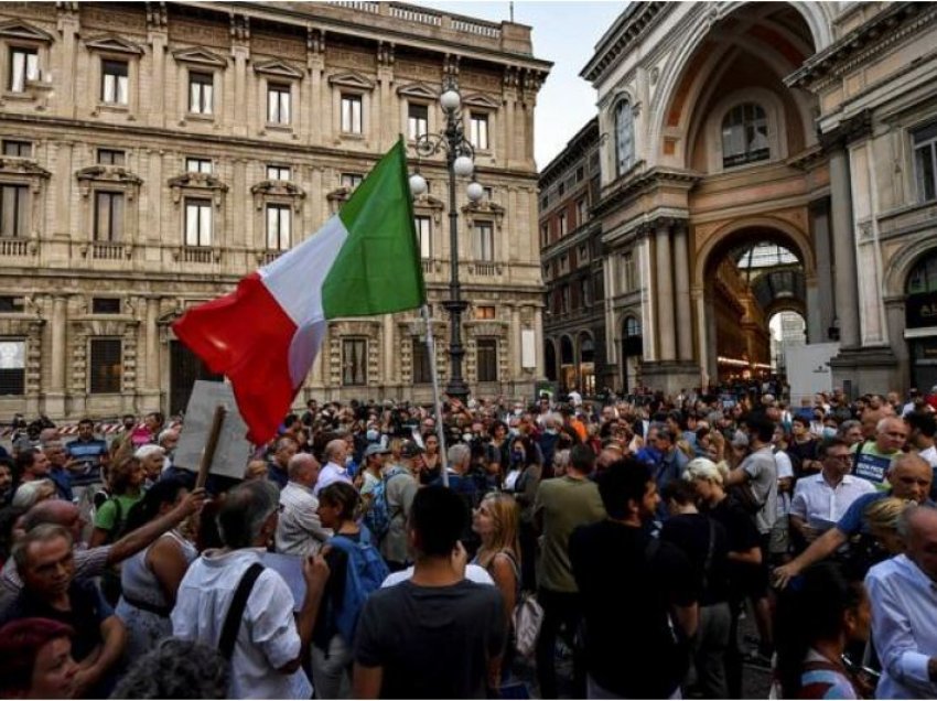 Itali, protesta kundër kufizimeve të COVID-19