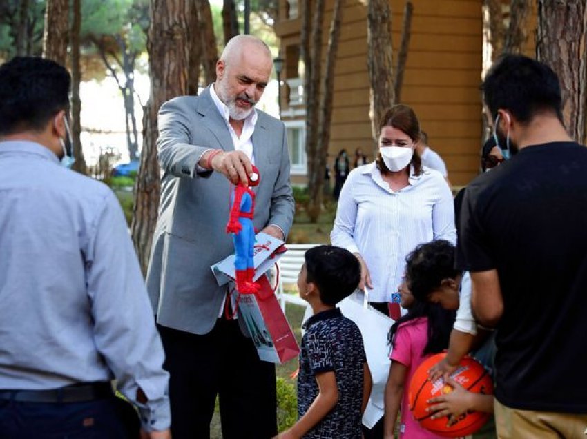 Rama: SHBA paguan hotelet për afganët e strehuar në Shqipëri