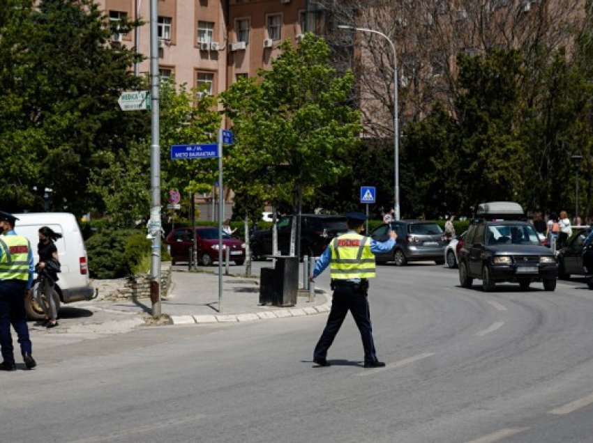 Policia shqipton 4 mijë e 237 gjoba për qytetarët që nuk respektuan masat antiCOVID-19