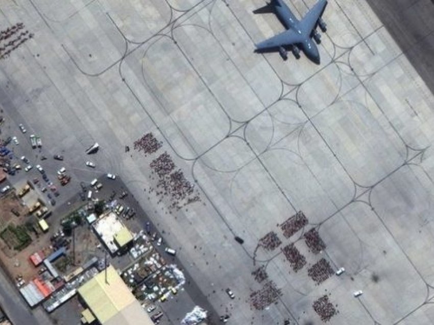 Rihapet aeroporti i Kabulit