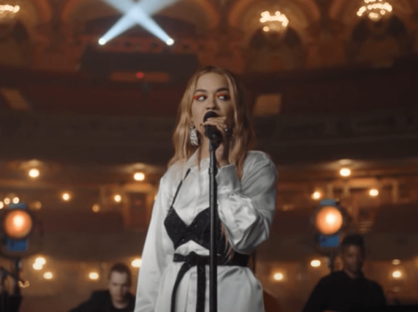 Rita Ora interpreton live këngën “Big” në Teatrin Shtetëror të Sidnei në Australi