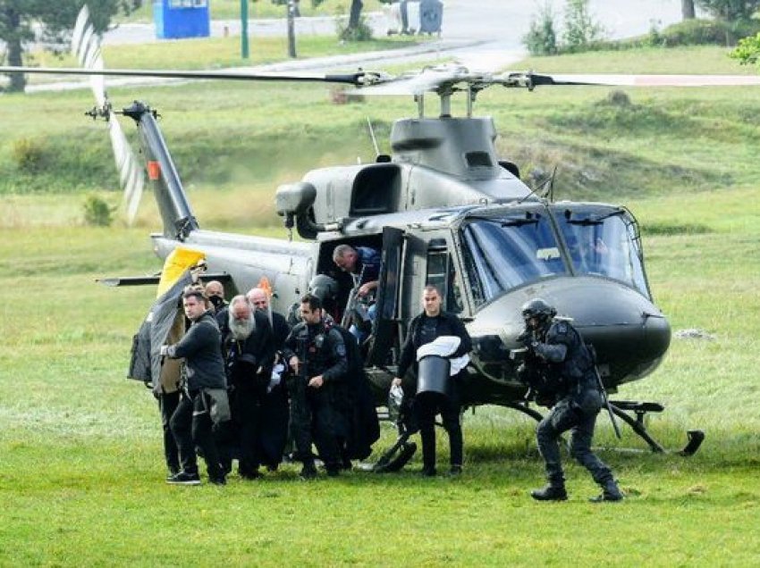 “Shpërthen” Gjukanoviq: Turp! Vetëm një njeri pa dinjitet vjen me helikopter në kishë e fronëzohet