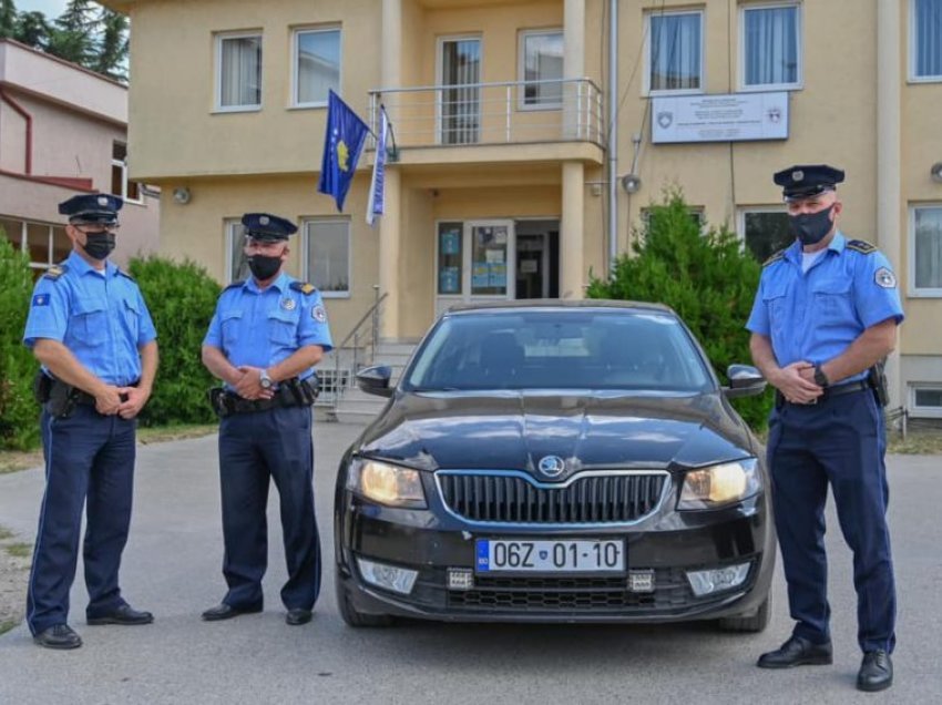 Kryetari i Kamenicës ua jep në shfrytëzim policëve veturën e tij zyrtare