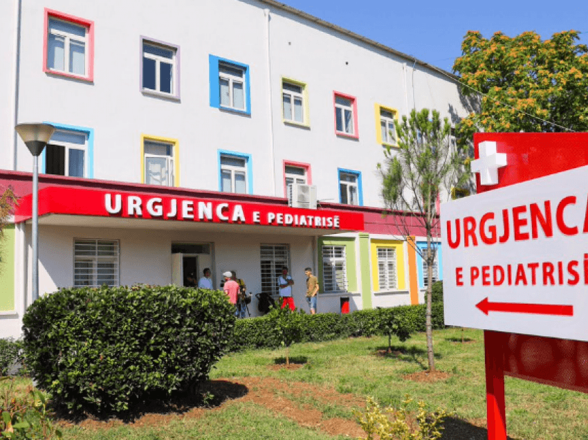 U strehuan në Shqipëri, familja afgane infektohet me koronavirus, fëmija shtrohet në spital