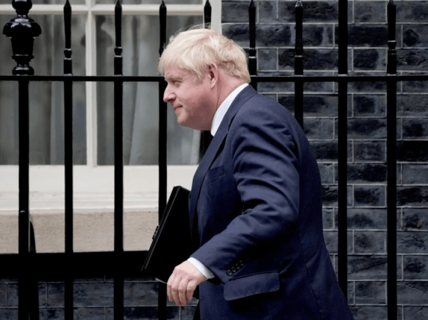 Johnson paralajmëron rritje taksash për koston e programeve sociale