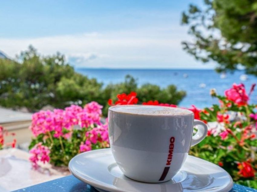 Edhe në gusht vazhdoi rritja e çmimeve në kafe e restorante