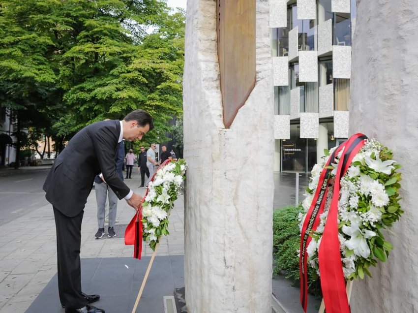 Demokratët homazhe në Memorialin e Azem Hajdarit, Basha: Vepra dhe sakrifica e tij, model frymëzimi