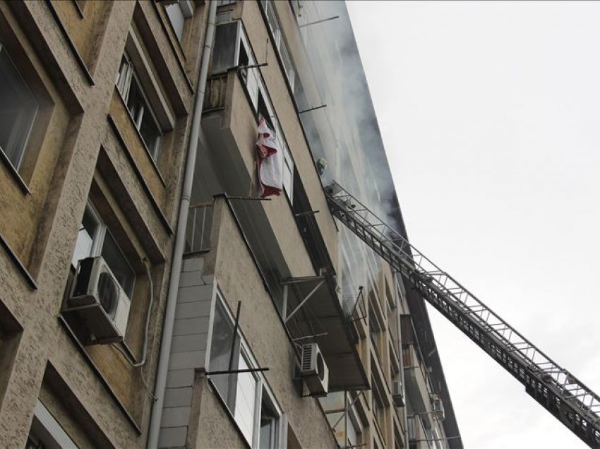 Shpërthen bombola e gazit në një apartament në një pallat në Fier, panik te banorët