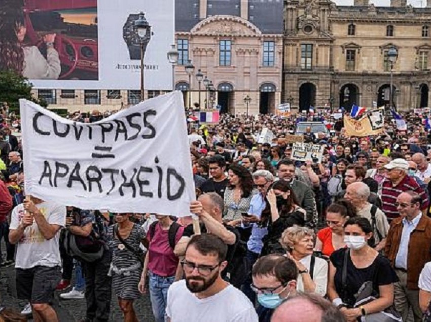 Kundër vaksinimit. Protesta në Stamboll, Vienë dhe Paris