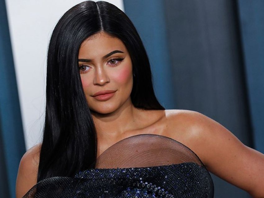 Anulon pjesëmarrjen në minutën e fundit, Kylie Jenner zbulon pse nuk do të jetë në “Met Gala 2021”