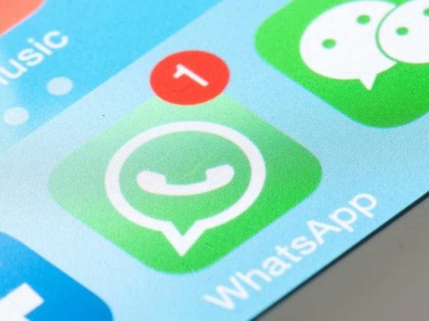 Mësoni se a po spiunon Facebook mesazhet tuaja në WhatsApp