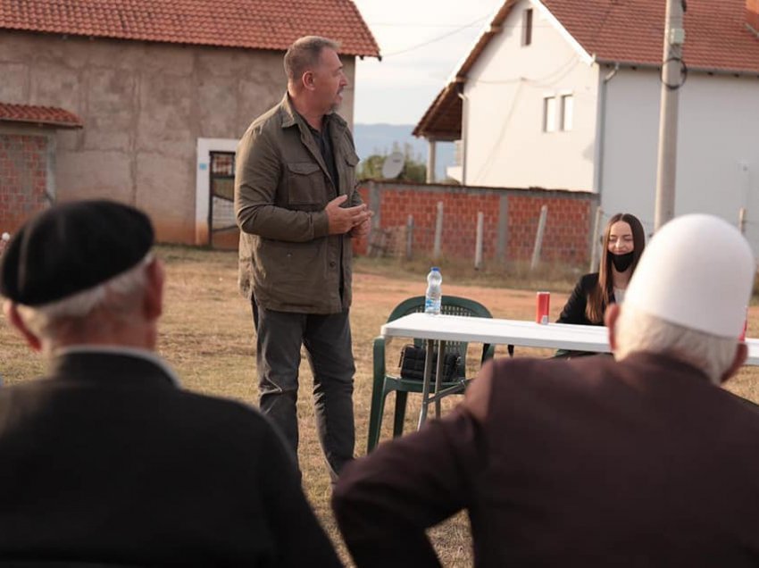 ‘Bota sot’ raportoi për mosrespektim të masave, policia gjobit Sami Lushtakun