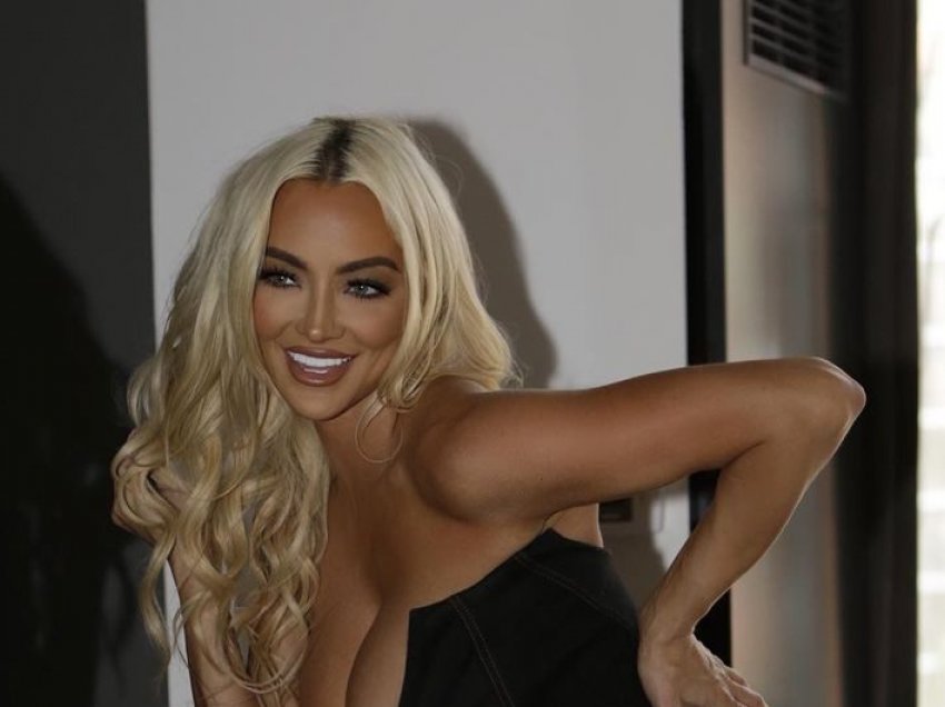 Lindsey Pelas josh ndjekësit me fustanin e shkurtër