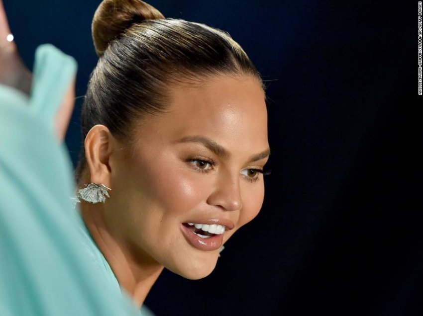 Chrissy Teigen tregon se pse ishte operuar 