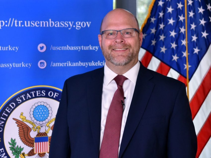 Ky është ambasadori i ri amerikan që pritet ta pasojë Philip Kosnett