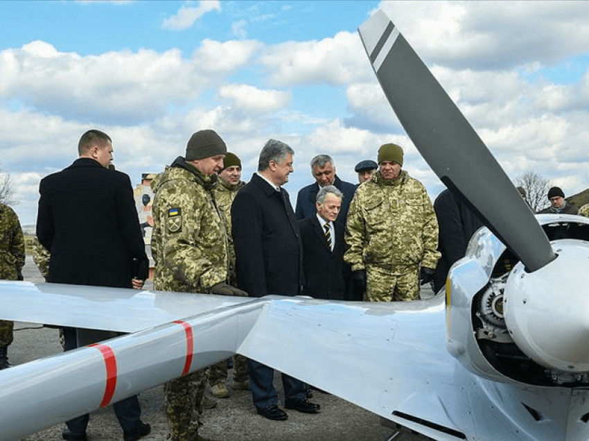 Ukraina blen 24 dronë luftarakë Bajraktar nga Turqia