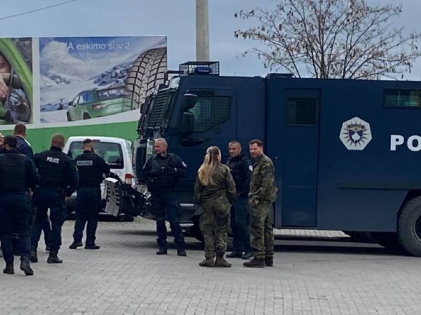 Forca të shumta të policisë dhe KFOR-it edhe në rrugët magjistrale për në kufirin me Serbinë