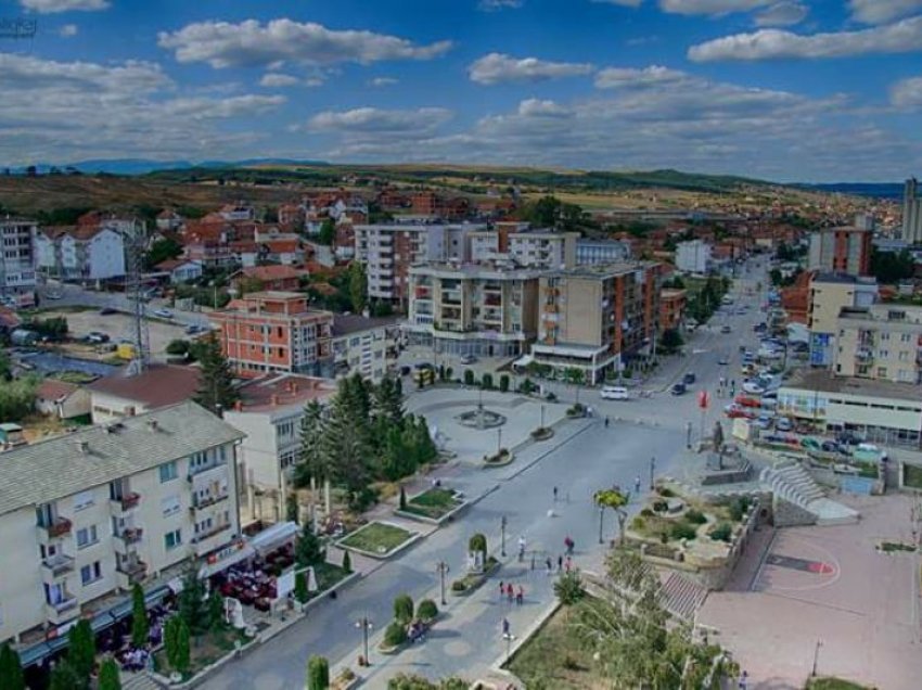 “Ruju se po të len najkush për të vdekur”/ Djali i Nuredin Lushtakut kërcënon qytetarin që publikoi lajmin për rrahjen e një personi nga axha i tij 