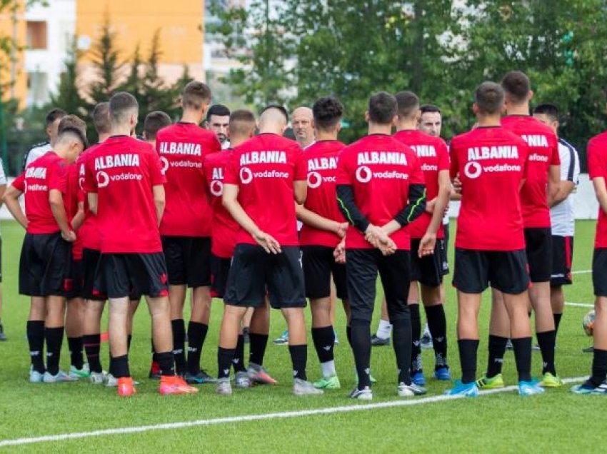 Fukaj e Haxhari: Kënaqësi të veshësh fanellën kuqezi