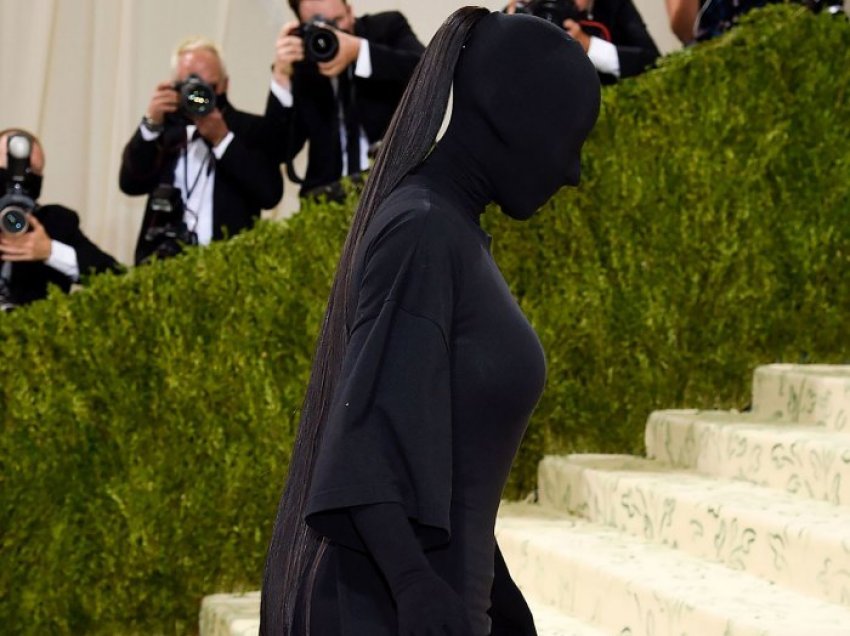 Tërhoqi gjithë vëmendjen, ja shuma marramendëse e bishtit të Kim Kardashian në Met Gala 2021