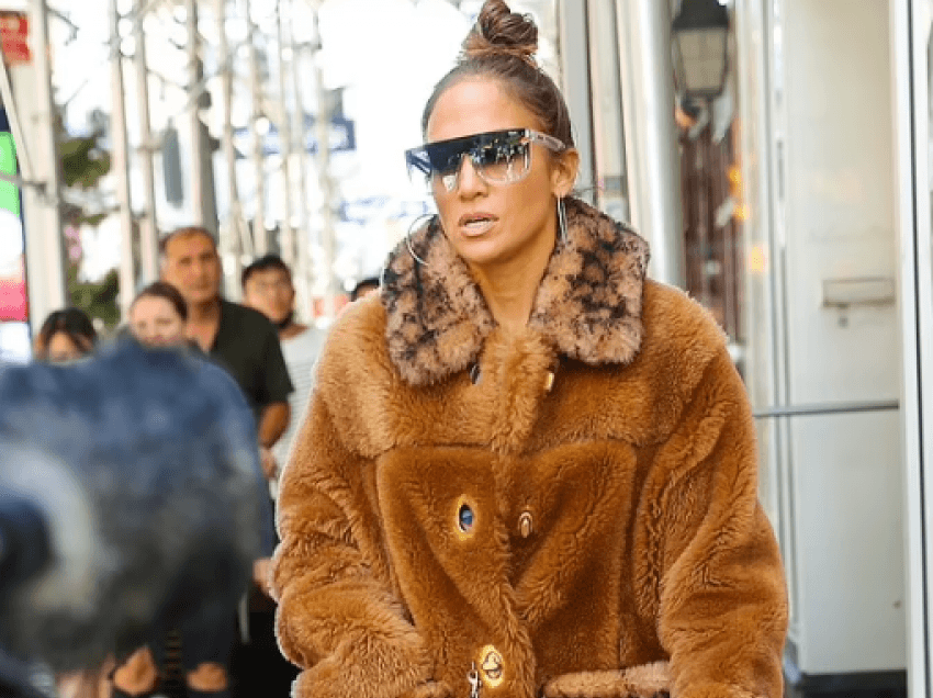 Jennifer Lopez shihet rrugëve të New York-ut me një stil të veçantë vjeshte