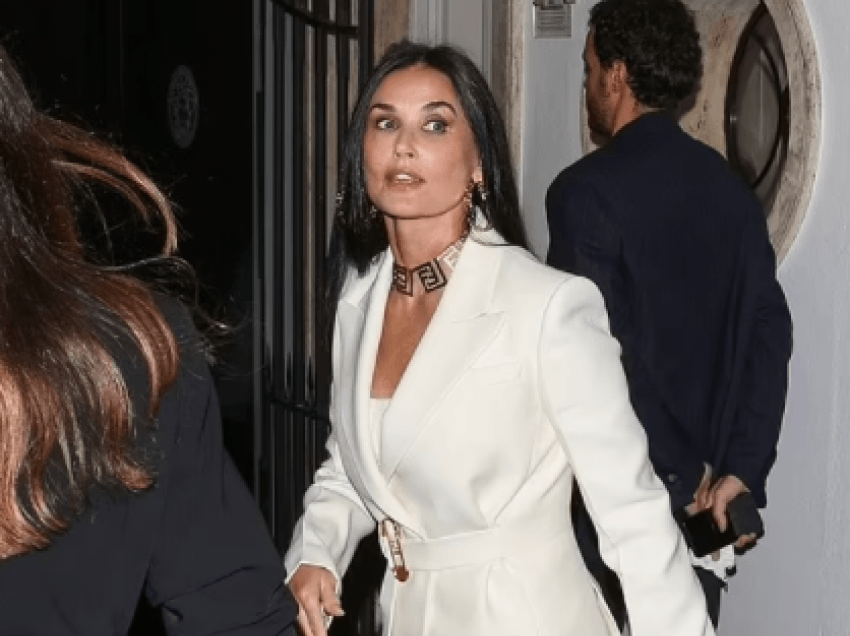 Demi Moore shfaqet plot elegancë në Javën e Modës në Milano