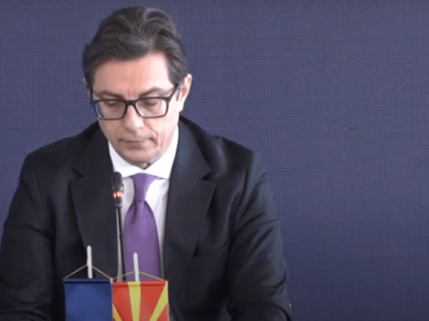 Pendarovski: Duhet të sigurojmë kushte më të mira për punë profesionale dhe të pavarur në media